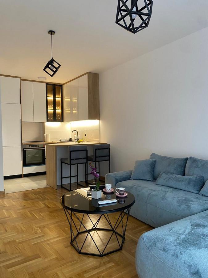 M2 Apartmani Trebin Oda fotoğraf